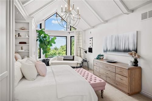 27 Claremont Drive, Hamilton, ON - Indoor Photo Showing Bedroom