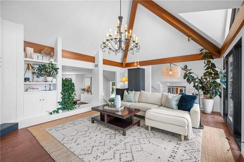 27 Claremont Drive, Hamilton, ON - Indoor Photo Showing Living Room