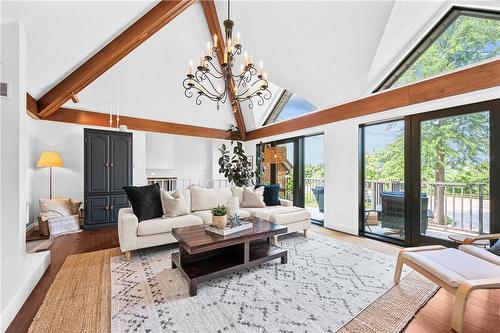 27 Claremont Drive, Hamilton, ON - Indoor Photo Showing Living Room