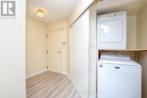 2212 - 135 Hillcrest Avenue, Mississauga, ON - Indoor Photo Showing Laundry Room