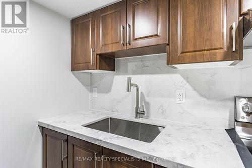 81 Leadenhall Road, Brampton (Northwest Brampton), ON - Indoor Photo Showing Kitchen