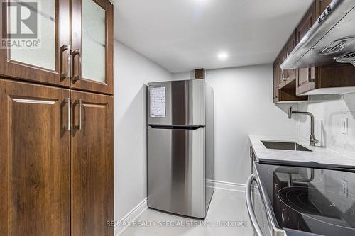 81 Leadenhall Road, Brampton (Northwest Brampton), ON - Indoor Photo Showing Kitchen