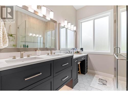 2455 Maquinna Road, Kelowna, BC - Indoor Photo Showing Bathroom