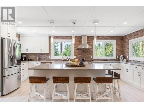 2455 Maquinna Road, Kelowna, BC - Indoor Photo Showing Kitchen With Upgraded Kitchen