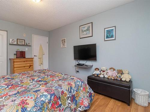 214-1025 Inverness Rd, Saanich, BC - Indoor Photo Showing Bedroom