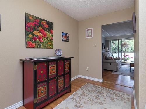 214-1025 Inverness Rd, Saanich, BC - Indoor Photo Showing Other Room