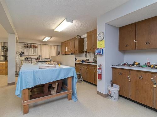 214-1025 Inverness Rd, Saanich, BC - Indoor Photo Showing Kitchen