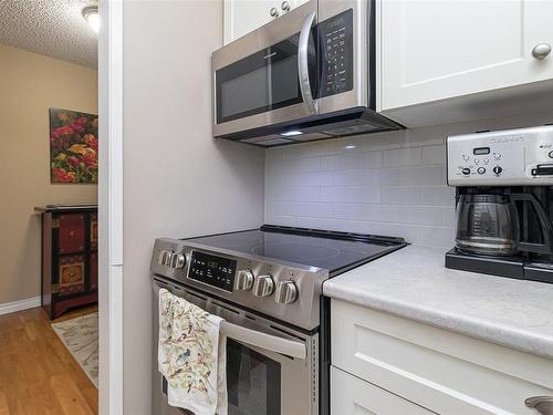 214-1025 Inverness Rd, Saanich, BC - Indoor Photo Showing Kitchen