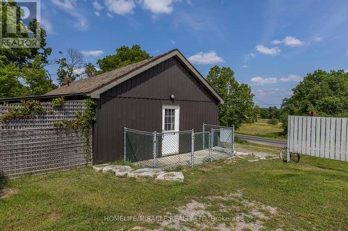 2813 Lakefield Road, Smith-Ennismore-Lakefield, ON - Outdoor