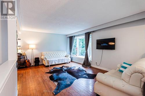 3 Lawndale Court, Bradford West Gwillimbury (Bond Head), ON - Indoor Photo Showing Living Room