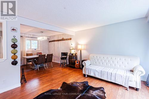 3 Lawndale Court, Bradford West Gwillimbury (Bond Head), ON - Indoor Photo Showing Living Room