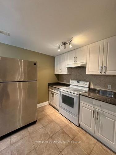 4323 Alta Crt, Mississauga, ON - Indoor Photo Showing Kitchen