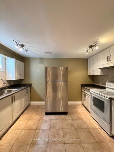 4323 Alta Crt, Mississauga, ON - Indoor Photo Showing Kitchen With Double Sink