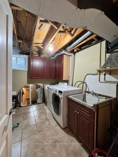 4323 Alta Crt, Mississauga, ON - Indoor Photo Showing Laundry Room