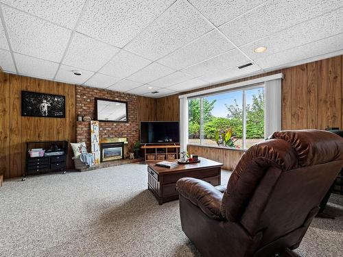 525 Blanche Street, Kamloops, BC - Indoor Photo Showing Living Room With Fireplace