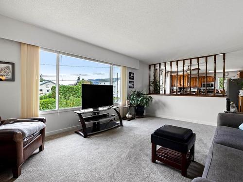 525 Blanche Street, Kamloops, BC - Indoor Photo Showing Living Room