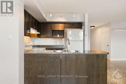 8 - 130 Rochester Street, Ottawa, ON - Indoor Photo Showing Kitchen With Double Sink