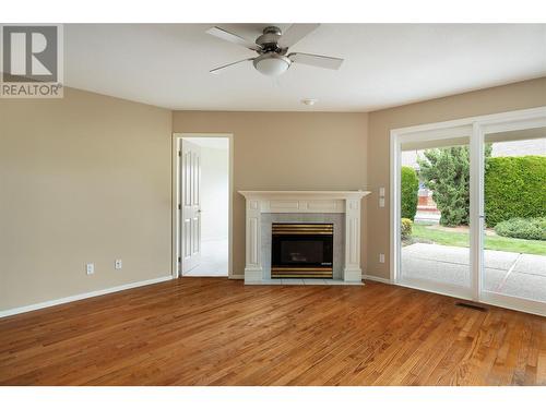 595 Yates Road Unit# 302, Kelowna, BC - Indoor Photo Showing Living Room With Fireplace