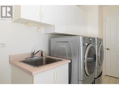 595 Yates Road Unit# 302, Kelowna, BC - Indoor Photo Showing Laundry Room