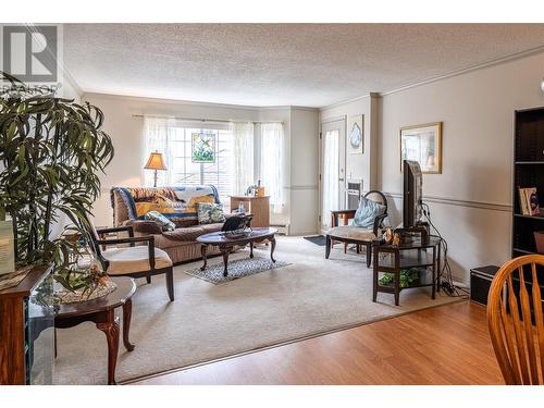 251 6 Street Se Unit# 110, Salmon Arm, BC - Indoor Photo Showing Living Room