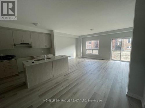 209 Lormont Boulevard, Hamilton, ON - Indoor Photo Showing Kitchen