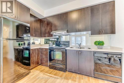 118 - 3050 Erin Centre Boulevard, Mississauga, ON - Indoor Photo Showing Kitchen With Double Sink