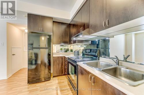 118 - 3050 Erin Centre Boulevard, Mississauga, ON - Indoor Photo Showing Kitchen With Double Sink