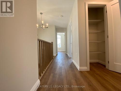 6 Cherry Blossom Heights, Hamilton, ON - Indoor Photo Showing Other Room