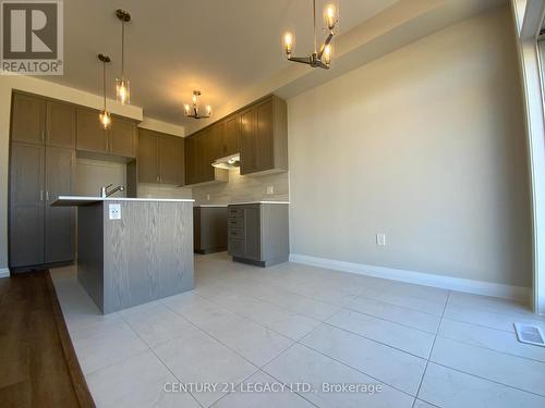 6 Cherry Blossom Heights, Hamilton (Sheldon), ON - Indoor Photo Showing Kitchen