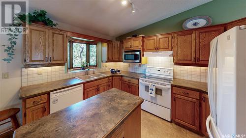 3318 Tanager Crescent E, Regina, SK - Indoor Photo Showing Kitchen