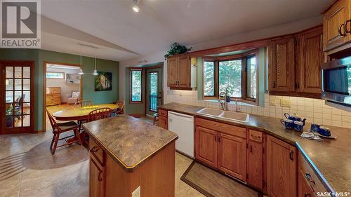 3318 Tanager Crescent E, Regina, SK - Indoor Photo Showing Kitchen With Double Sink