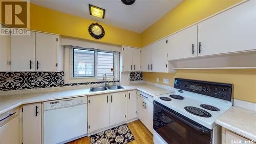 3140 Albert Street, Regina, SK - Indoor Photo Showing Kitchen With Double Sink