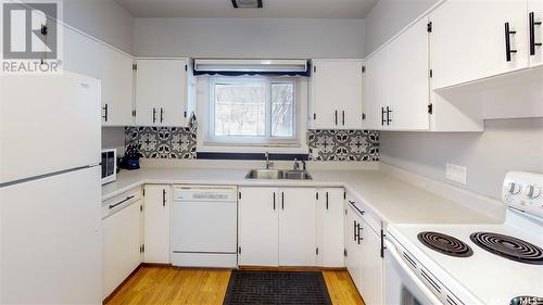 3140 Albert Street, Regina, SK - Indoor Photo Showing Kitchen With Double Sink