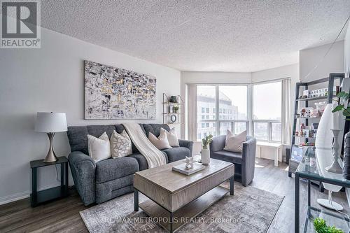 Ph109 - 11 Lee Centre Drive, Toronto (Woburn), ON - Indoor Photo Showing Living Room