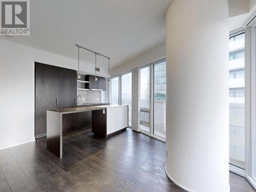 3402 - 88 Harbour Street, Toronto, ON - Indoor Photo Showing Kitchen