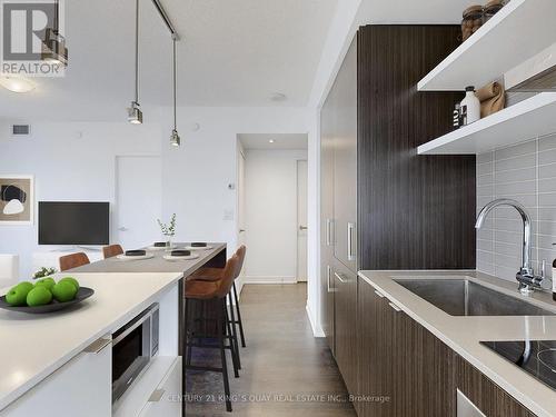 3402 - 88 Harbour Street, Toronto, ON - Indoor Photo Showing Kitchen With Upgraded Kitchen