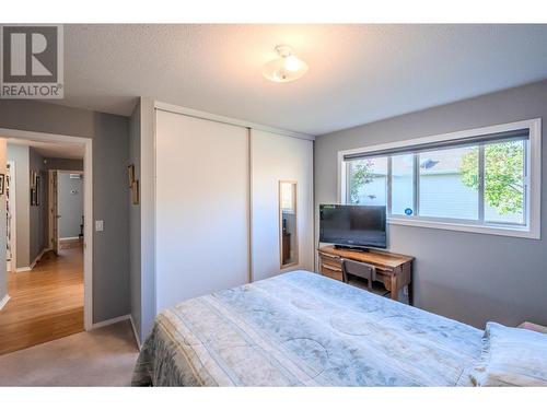 335 Falcon Drive, Penticton, BC - Indoor Photo Showing Bedroom