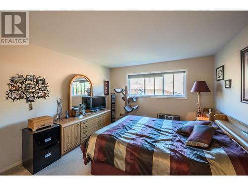 335 Falcon Drive, Penticton, BC - Indoor Photo Showing Bedroom