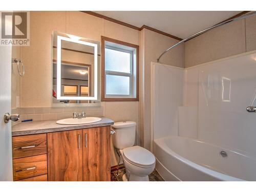 1361 30 Street Se, Salmon Arm, BC - Indoor Photo Showing Bathroom