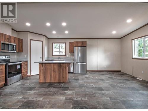 1361 30 Street Se, Salmon Arm, BC - Indoor Photo Showing Kitchen