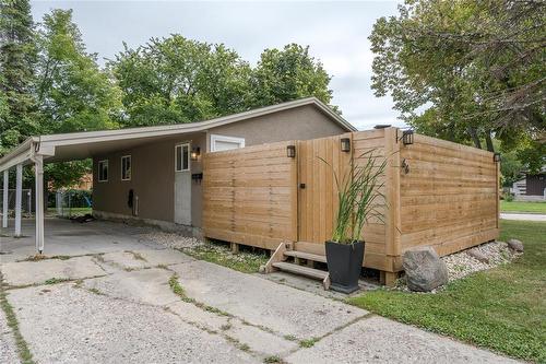 66 Minikada Bay, Winnipeg, MB - Outdoor With Exterior