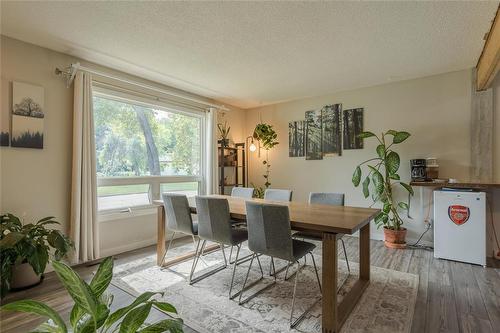 66 Minikada Bay, Winnipeg, MB - Indoor Photo Showing Dining Room