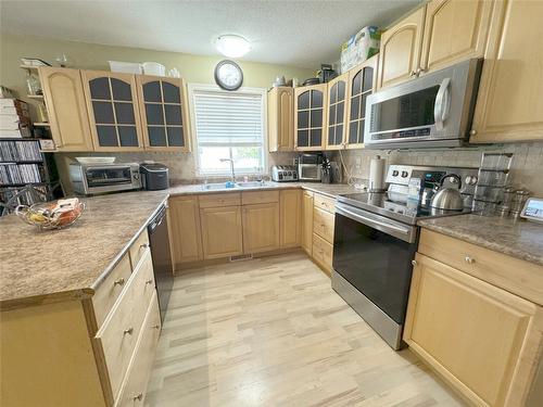 1100-2440 Old Okanagan Highway, West Kelowna, BC - Indoor Photo Showing Kitchen With Double Sink