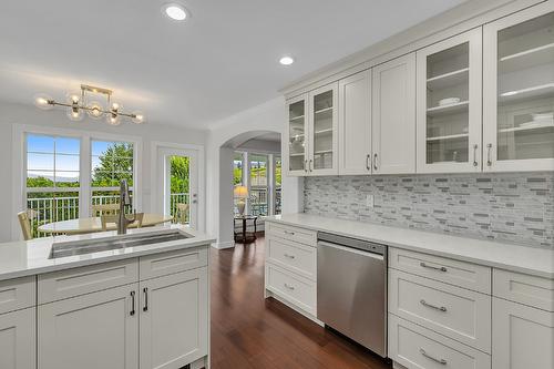 538 Holbrook Road, Kelowna, BC - Indoor Photo Showing Kitchen