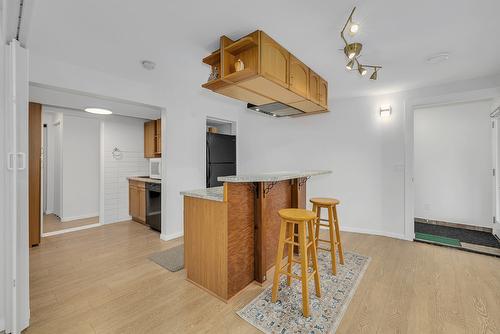 538 Holbrook Road, Kelowna, BC - Indoor Photo Showing Kitchen