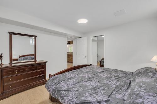 538 Holbrook Road, Kelowna, BC - Indoor Photo Showing Bedroom