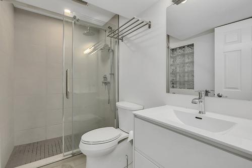 538 Holbrook Road, Kelowna, BC - Indoor Photo Showing Bathroom