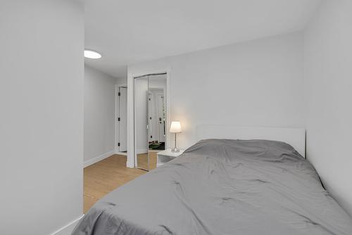 538 Holbrook Road, Kelowna, BC - Indoor Photo Showing Bedroom