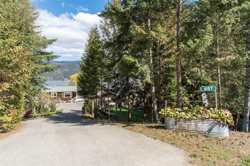 657 Waverley Park Frontage Road, Sorrento, BC 