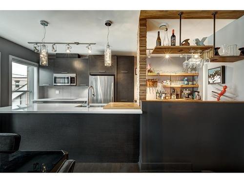 Cuisine - 103-208 Rue Bourget, Montréal (Le Sud-Ouest), QC - Indoor Photo Showing Kitchen With Upgraded Kitchen